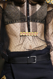 Details Christian Dior , Details Dior Fall 2018 Ready-to-Wear , Детали показа Кристиан Диор , Детали показа Диор осень зима 2018 , Fashion show , неделя моды в Париже , PFW , Мария Грация Кьюри , Mainstyles